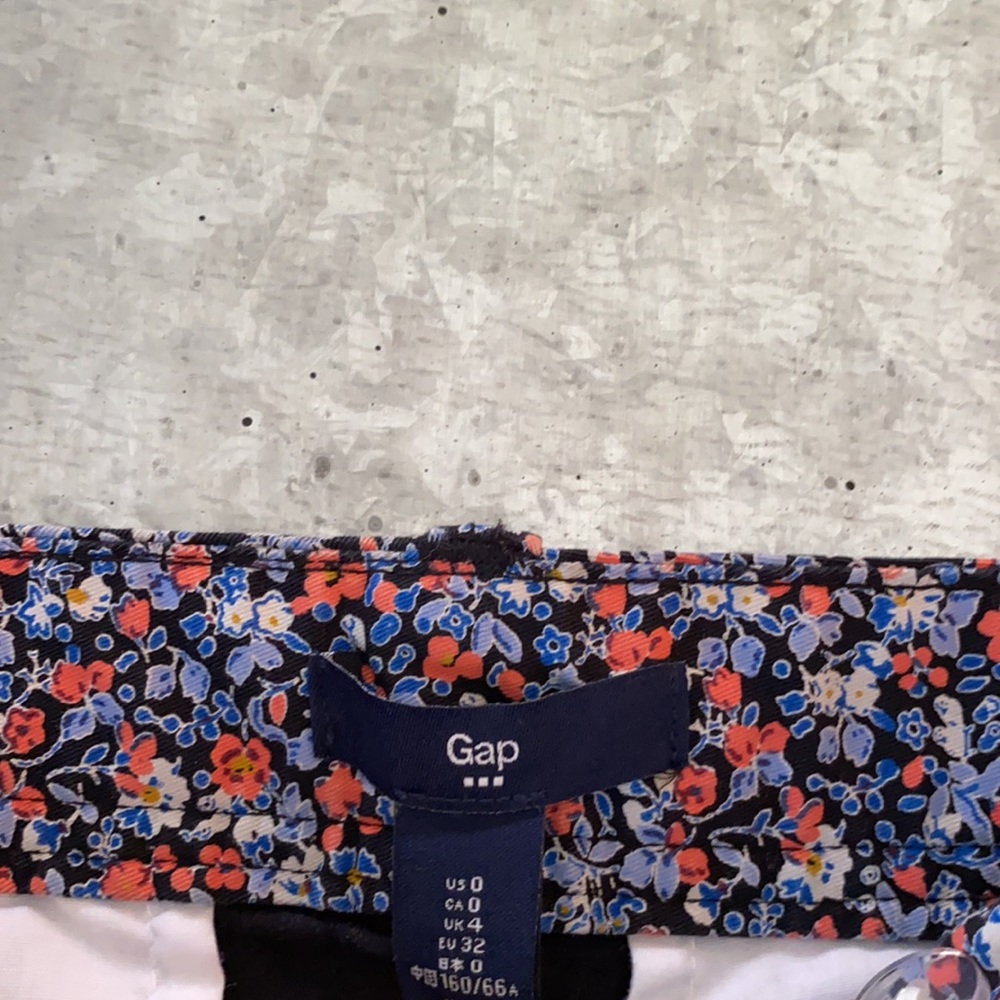 GAP Floral patterned shorts - Picture 2 of 7